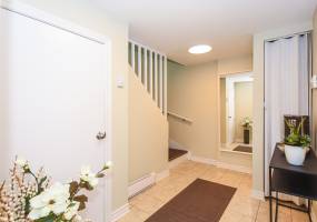 970-B Shamir Avenue, Ottawa, Ontario, Canada K1G 2T2, 2 Bedrooms Bedrooms, ,1 BathroomBathrooms,Multi-Family,For Rent - Lower Unit,Shamir Avenue,1017